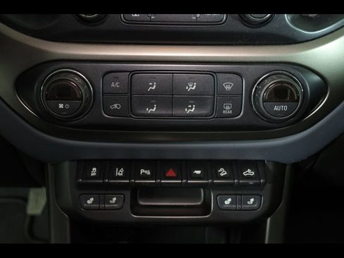 Used 2021 Chevrolet Colorado Z71 w/ Safety Package AWD/4WD image 27