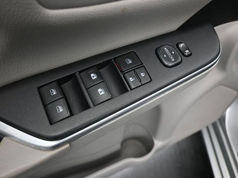 Used 2016 Toyota Camry SE image 10