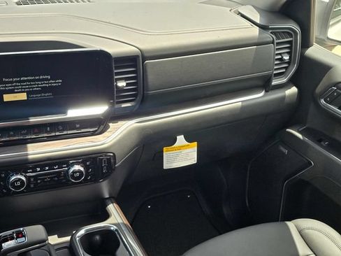 New 2026 GMC Sierra 1500 SLT AWD/4WD image 16