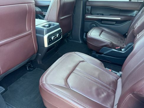 Used 2023 Ford Expedition Limited image 13