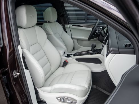 New 2026 Porsche Macan GTS image 41