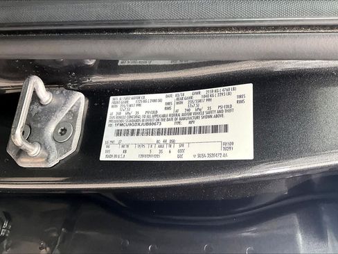 Used 2018 Ford Escape SE w/ SE Sync 3 Package AWD/4WD image 33