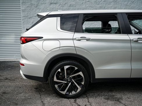 Used 2023 Mitsubishi Outlander LE image 15