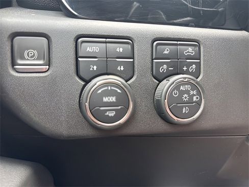 Used 2023 Chevrolet Silverado 1500 LTZ image 17