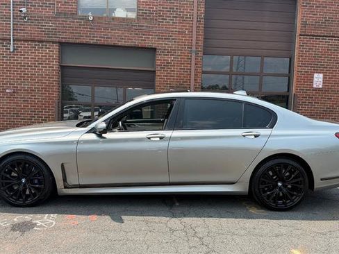 Used 2020 BMW 750i xDrive w/ Executive Package AWD/4WD image 10