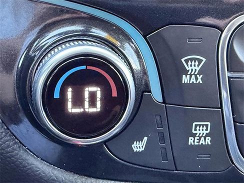 Used 2022 Chevrolet Equinox Premier image 22