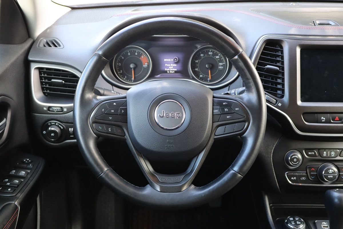 Used 2019 Jeep Cherokee Trailhawk w/ Comfort/Convenience Group AWD/4WD image 18