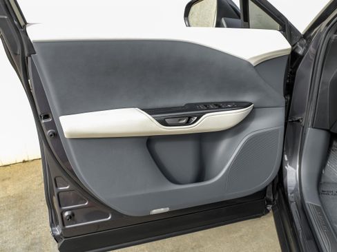 Used 2023 Lexus RZ 450e Premium image 35