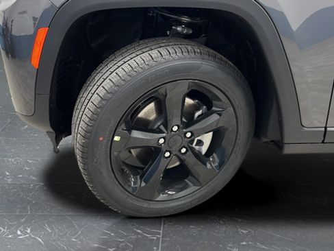 New 2026 Jeep Grand Cherokee L Limited w/ Limited Altitude Package AWD/4WD image 39