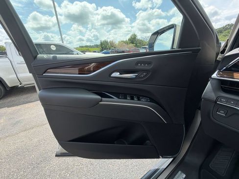 Certified 2021 Cadillac Escalade ESV Premium Luxury AWD/4WD image 29