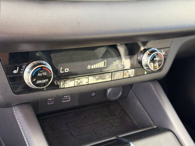 Used 2024 Mitsubishi Outlander SE FWD image 28