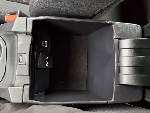 Used 2025 Toyota Corolla LE FWD image 12