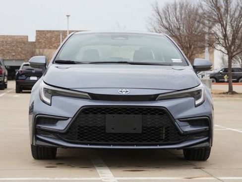 Used 2024 Toyota Corolla SE w/ SE Premium Package image 2