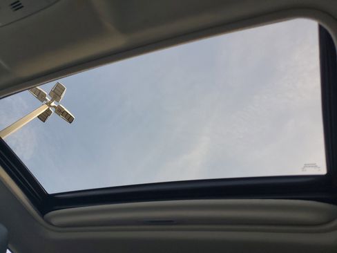 Used 2015 Toyota RAV4 Limited image 32