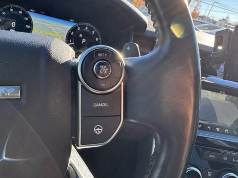 Used 2018 Land Rover Discovery HSE image 21