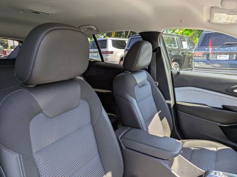 Used 2025 Chevrolet Trax LT FWD image 34