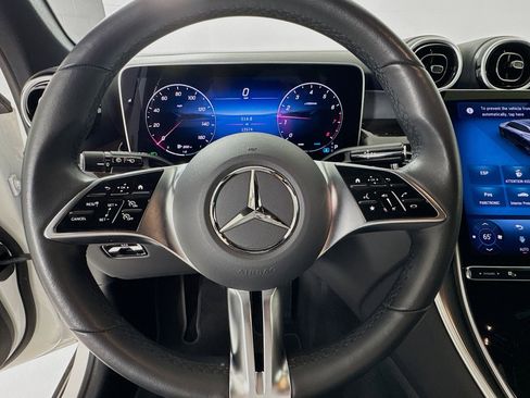 Used 2025 Mercedes-Benz GLC 300 image 12