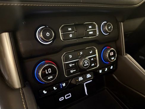 Used 2023 Chevrolet Tahoe Premier RWD image 17