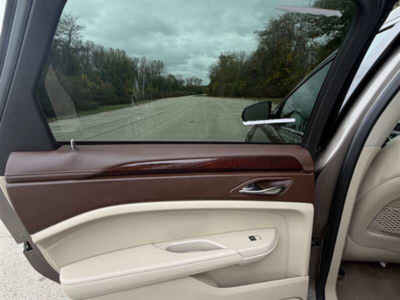 Used 2011 Cadillac SRX Luxury FWD image 23