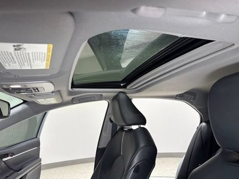 Used 2022 Toyota Camry XSE FWD image 2