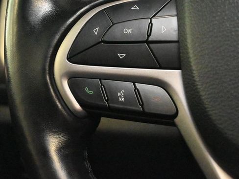 Used 2020 Jeep Grand Cherokee Altitude image 12