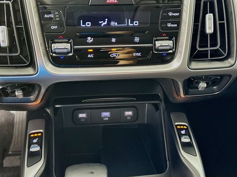 Used 2022 Kia Sorento S FWD image 16