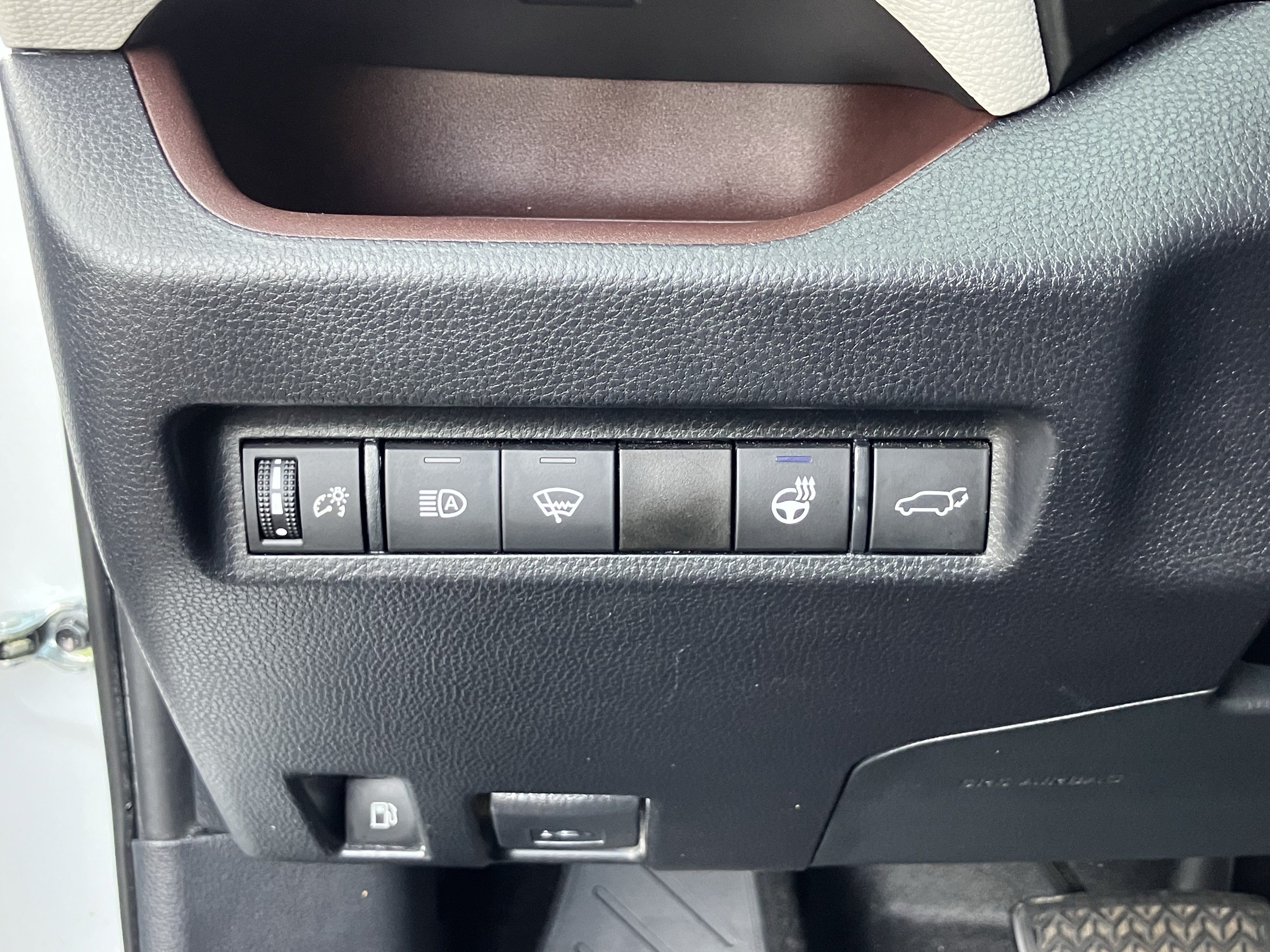 Used 2019 Toyota RAV4 Limited w/ Limited Grade Weather Package AWD/4WD image 18