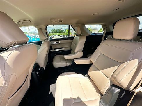 Certified 2022 Ford Explorer Limited w/ Equipment Group 301A image 17