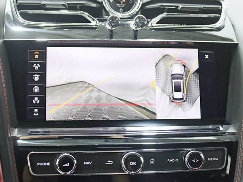 Used 2023 Bentley Bentayga AWD/4WD image 19