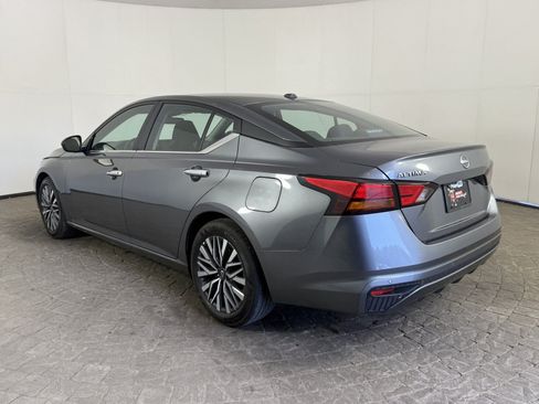 Used 2025 Nissan Altima 2.5 SV FWD image 3