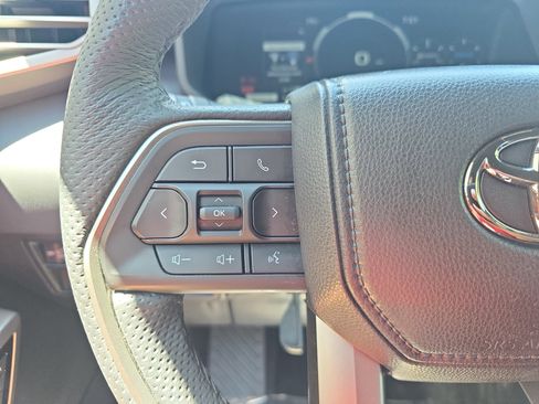 Used 2025 Toyota Tundra Limited AWD/4WD image 18