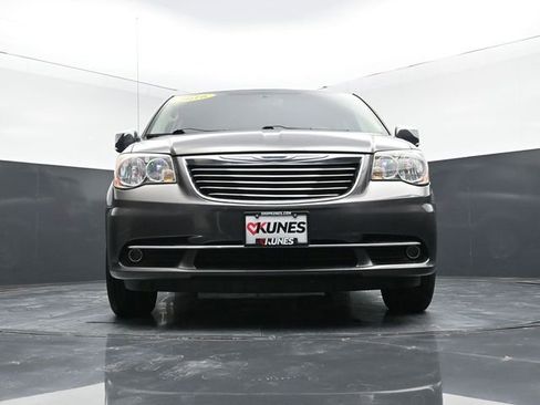 Used 2016 Chrysler Town & Country Touring-L w/ Driver Convenience Group image 43