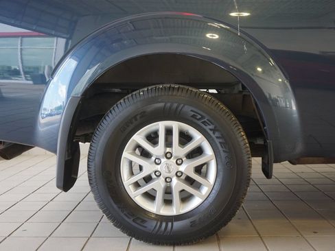Used 2015 Nissan Frontier SV w/ SV Value Truck Package AWD/4WD image 23