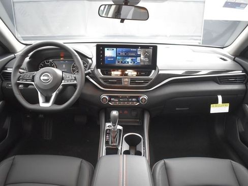 New 2025 Nissan Altima 2.5 SR image 9