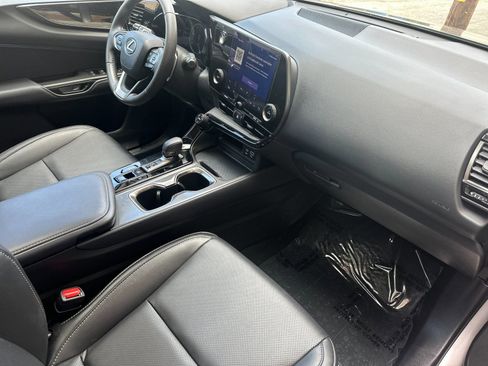 Used 2025 Lexus NX 250 FWD w/ Accessory Package (Z1) image 18