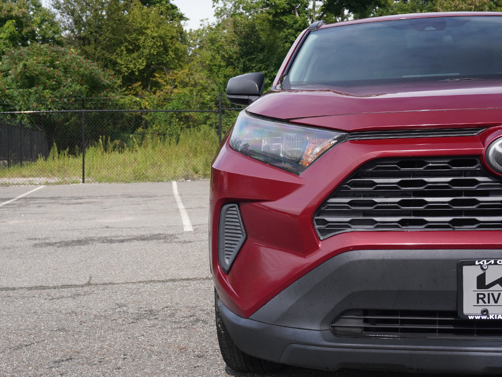 Used 2020 Toyota RAV4 LE FWD image 10