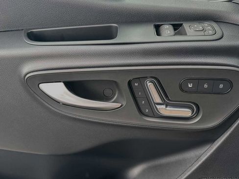 Used 2024 Mercedes-Benz Sprinter 2500 image 10