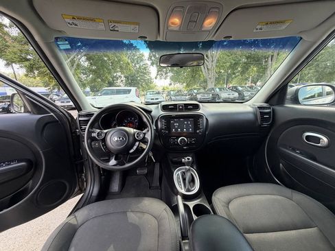 Used 2018 Kia Soul + FWD image 23