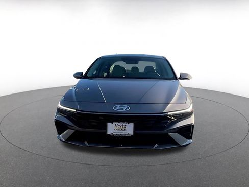 Used 2025 Hyundai Elantra Limited image 4