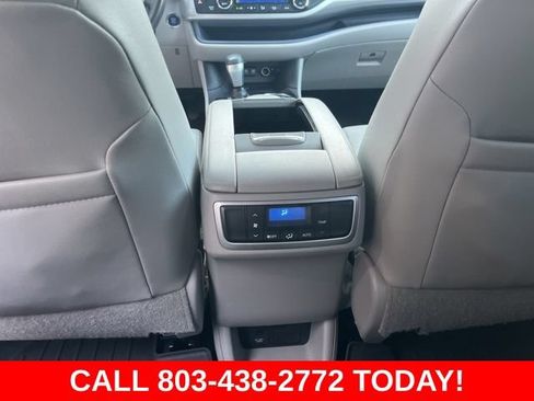 Used 2019 Toyota Highlander XLE FWD image 15