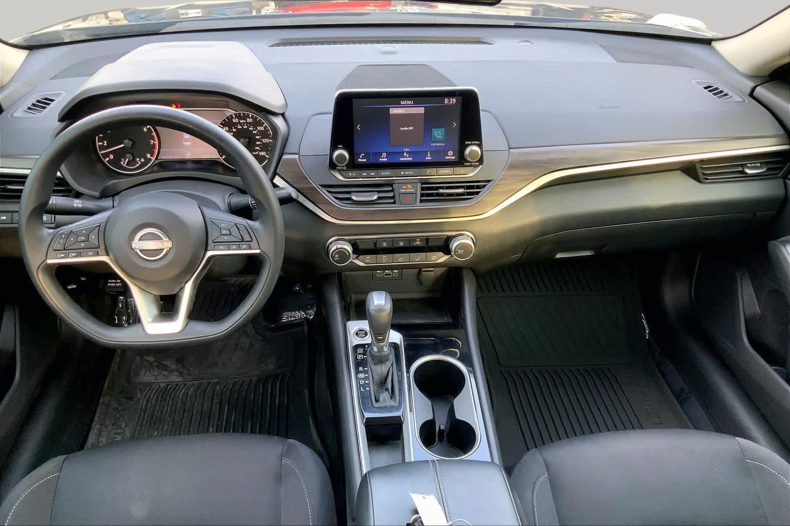 Used 2024 Nissan Altima 2.5 SV FWD image 14