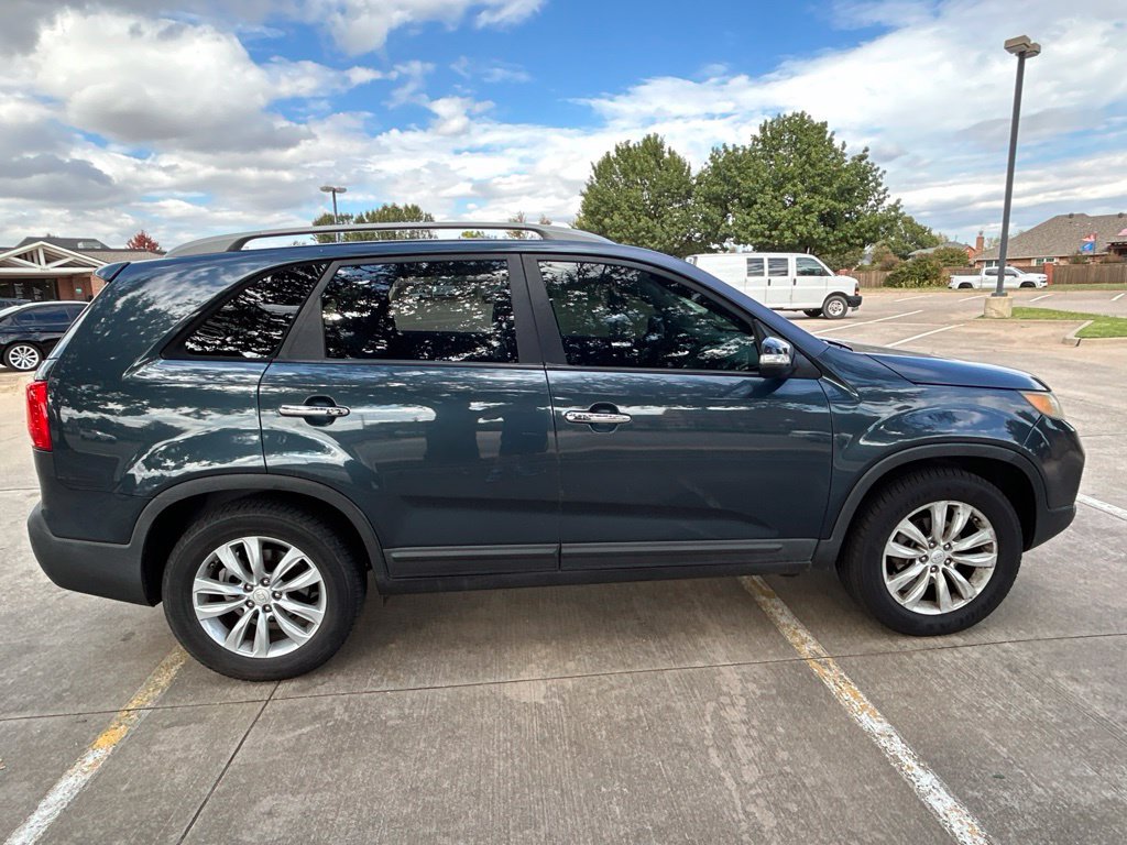 Used 2011 Kia Sorento EX w/ Premium Pkg FWD image 11