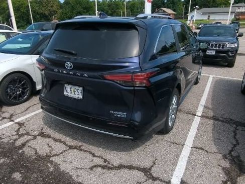 Used 2022 Toyota Sienna Platinum AWD/4WD image 9