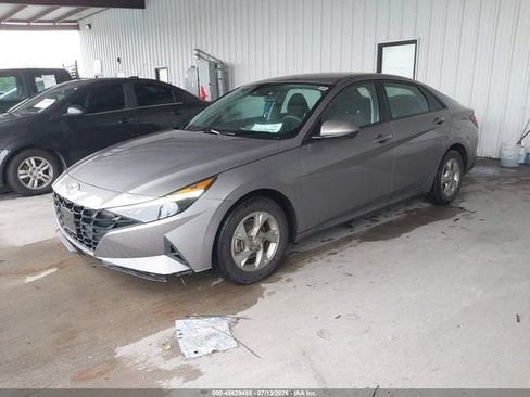Used 2023 Hyundai Elantra SE FWD image 2