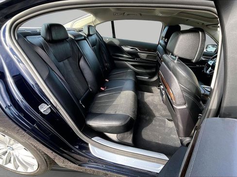 Used 2020 BMW 740i xDrive 740i xDrive image 25