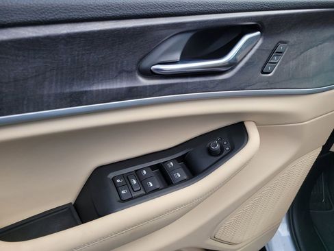 New 2025 Jeep Grand Cherokee Limited image 16