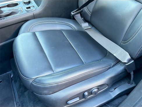 Used 2023 Chevrolet Traverse LT image 18