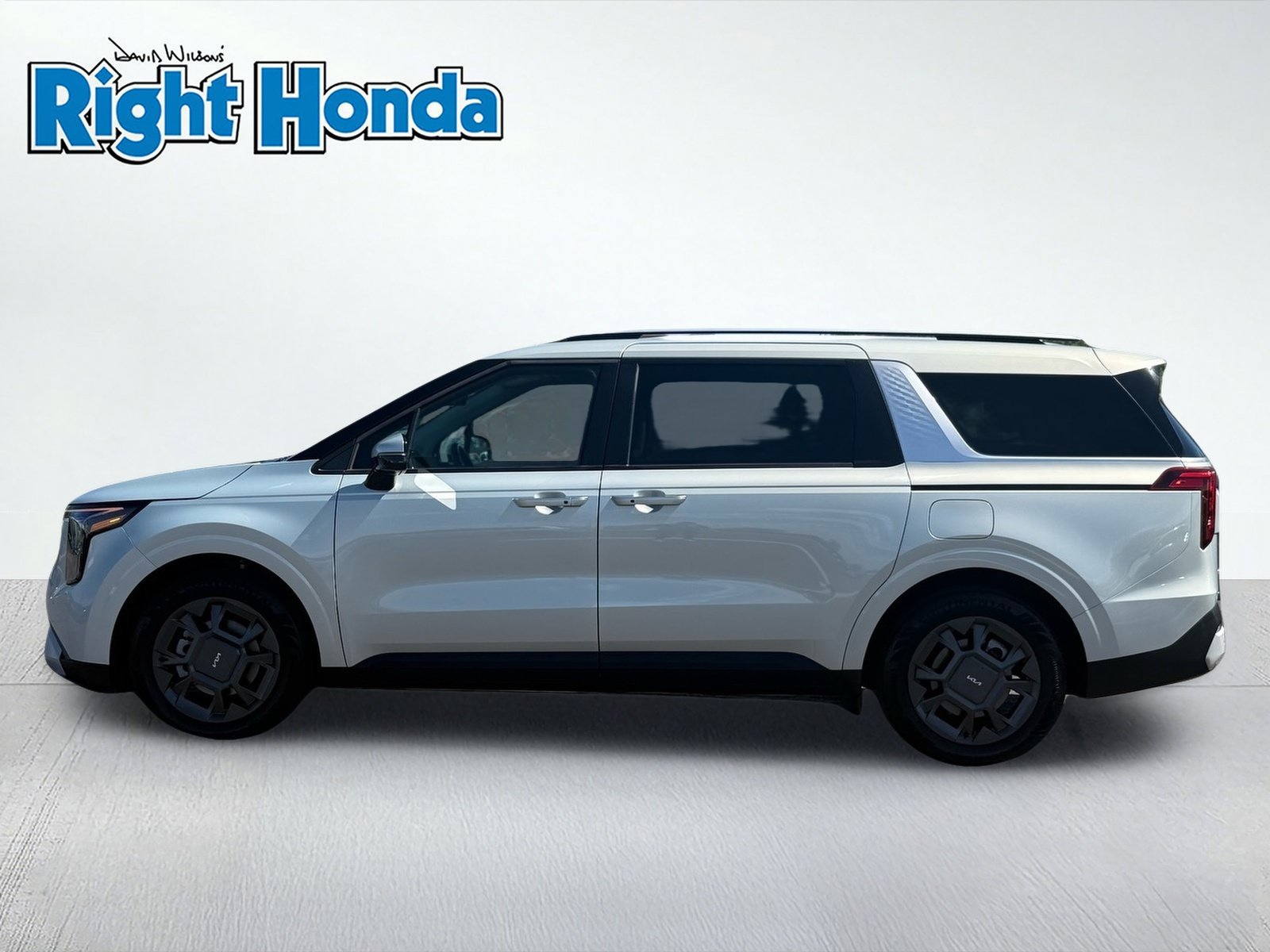 Used 2026 Kia Carnival EX FWD image 3