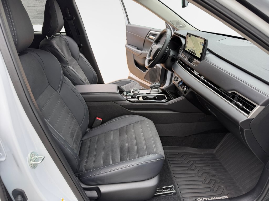 Used 2025 Mitsubishi Outlander SE AWD/4WD image 26