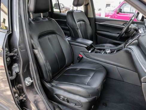 Used 2022 Jeep Grand Cherokee Limited image 45